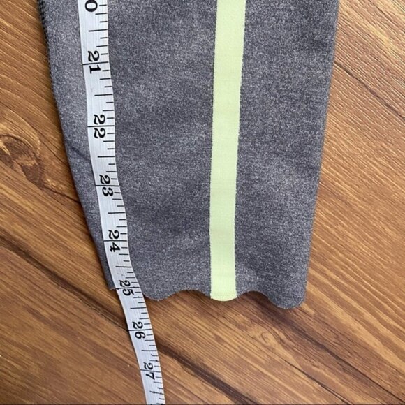 Lululemon Iviva leggings Girl Sz 14 ( Women Sz 2) - Picture 7 of 10